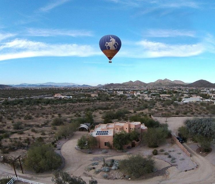 1748 W Desert Hollow Dr