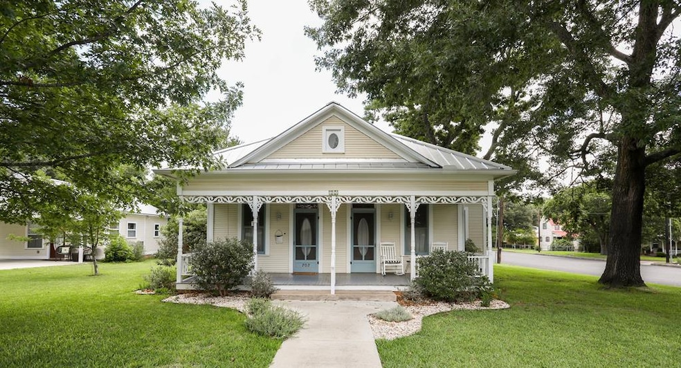 702 W Austin St, Fredericksburg, TX 78624 - photo 1