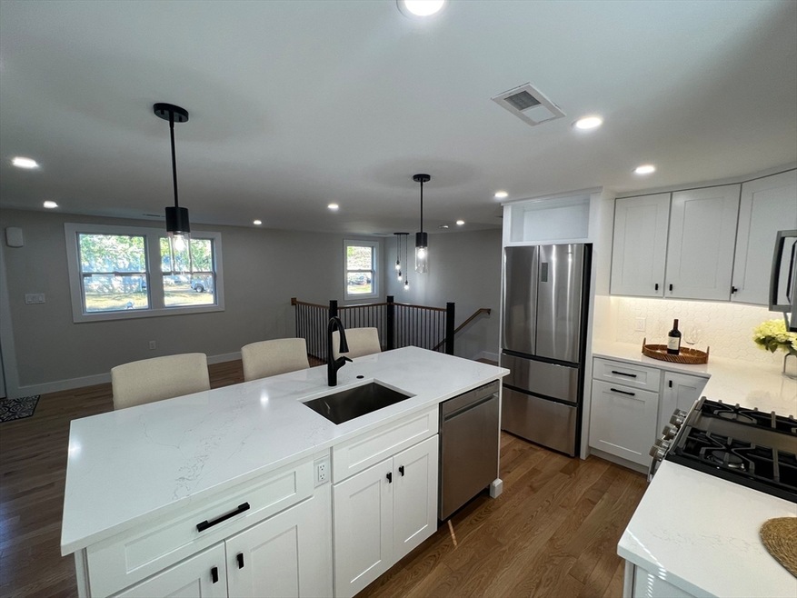 40 Genetti Cir unit 40, Bedford, MA 01730 - photo 1