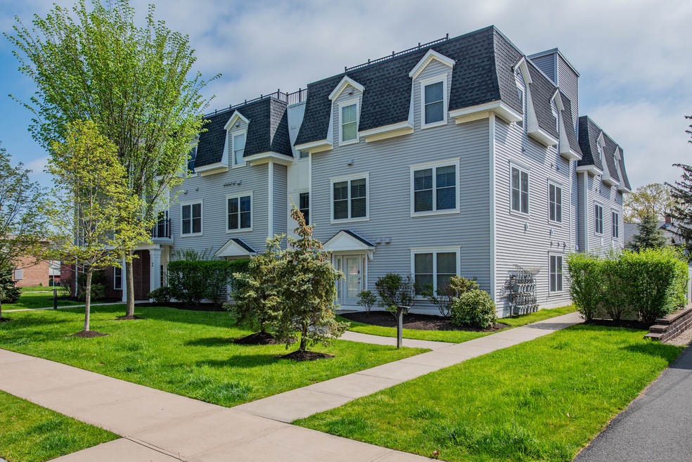 2 Bishop Rd unit 202, West Hartford, CT 06119 - photo 1