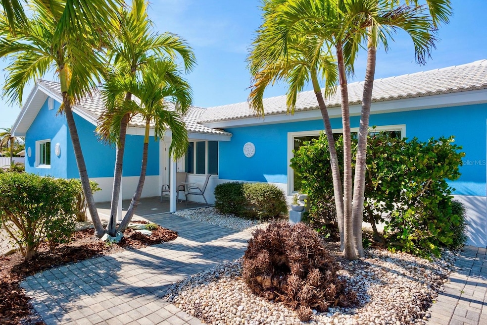 4550 Plaza Way, Saint Pete Beach, FL 33706 - photo 1