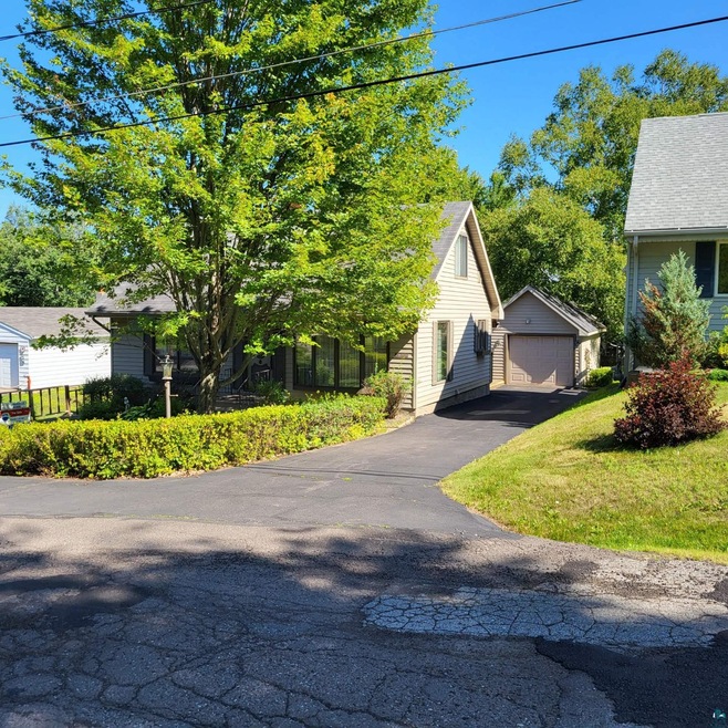 2406 W 24th St, Duluth, MN 55811 - photo 1