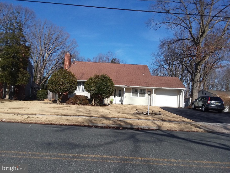 519 Whitman Dr, Blackwood, NJ 08012 - photo 1