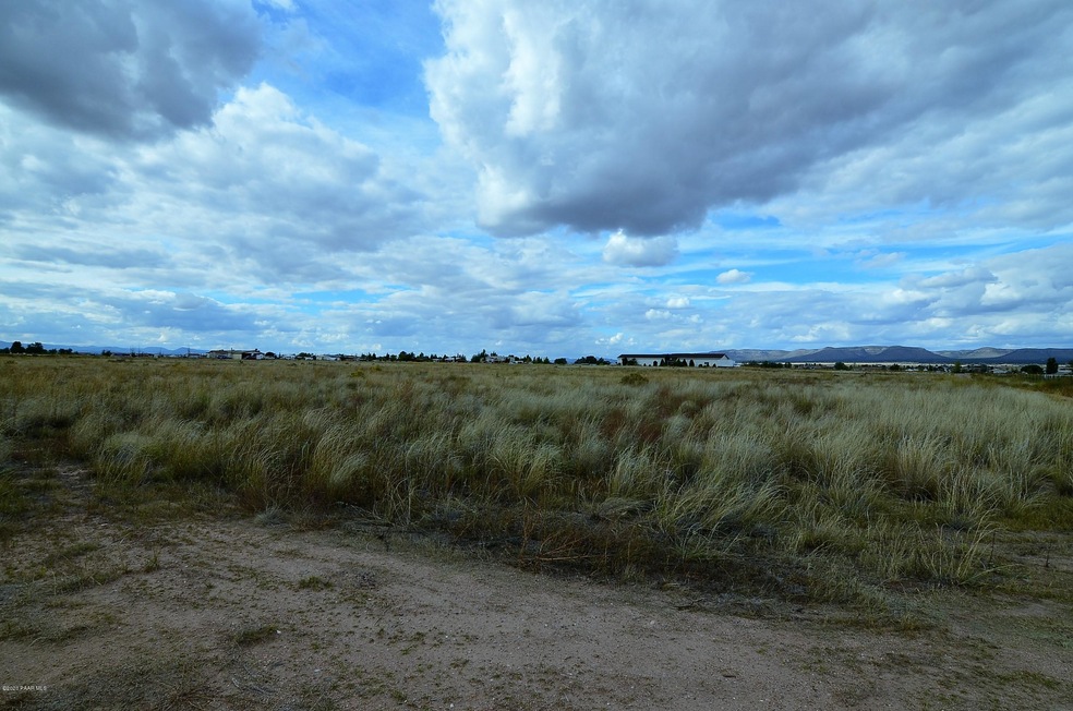 0 N Sunhawk Rd unit 1028938, Paulden, AZ 86334 - photo 1
