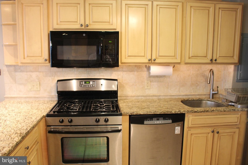 Radnor House unit 123, Bryn Mawr, PA 19010 - photo 1