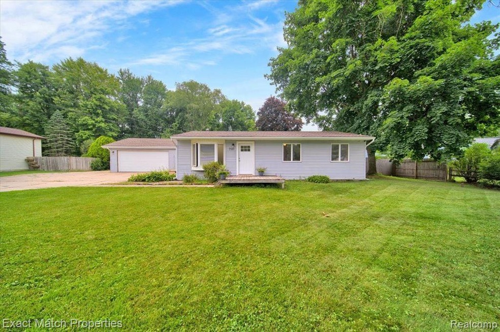 7020 Pershing, Waterford, MI 48327 - photo 1