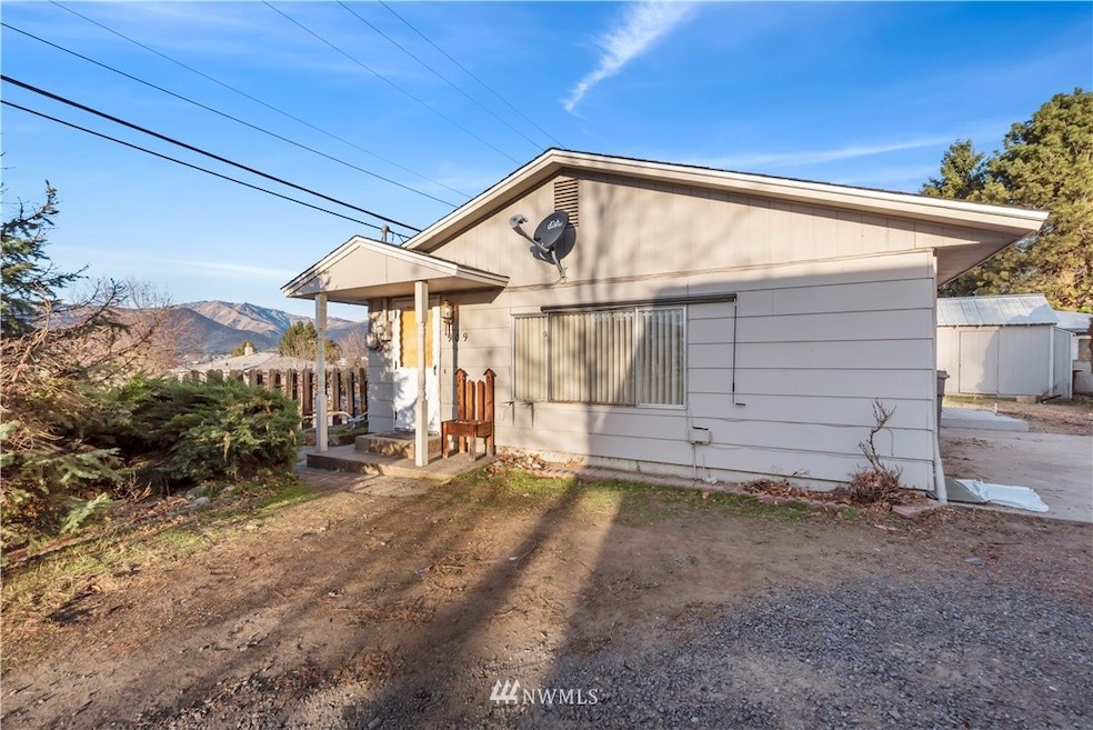 909 N Baker Ave, East Wenatchee, WA 98802 - photo 1