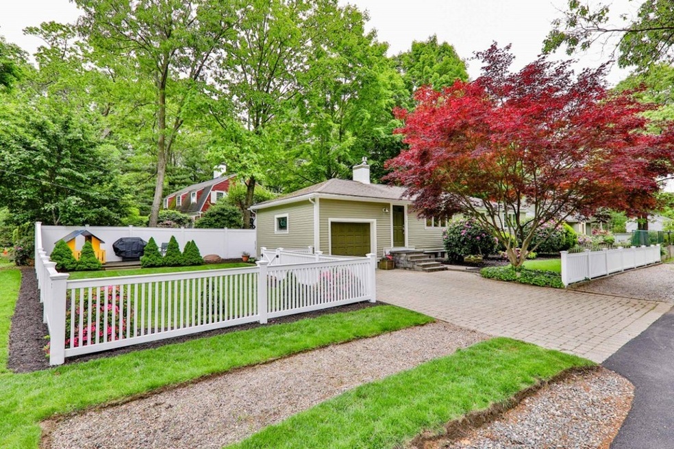 28 Cobb Place, Waban, MA 02468 - photo 1