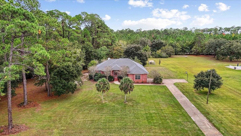 5557 Bay Meadows Dr, Milton, FL 32583 - photo 1