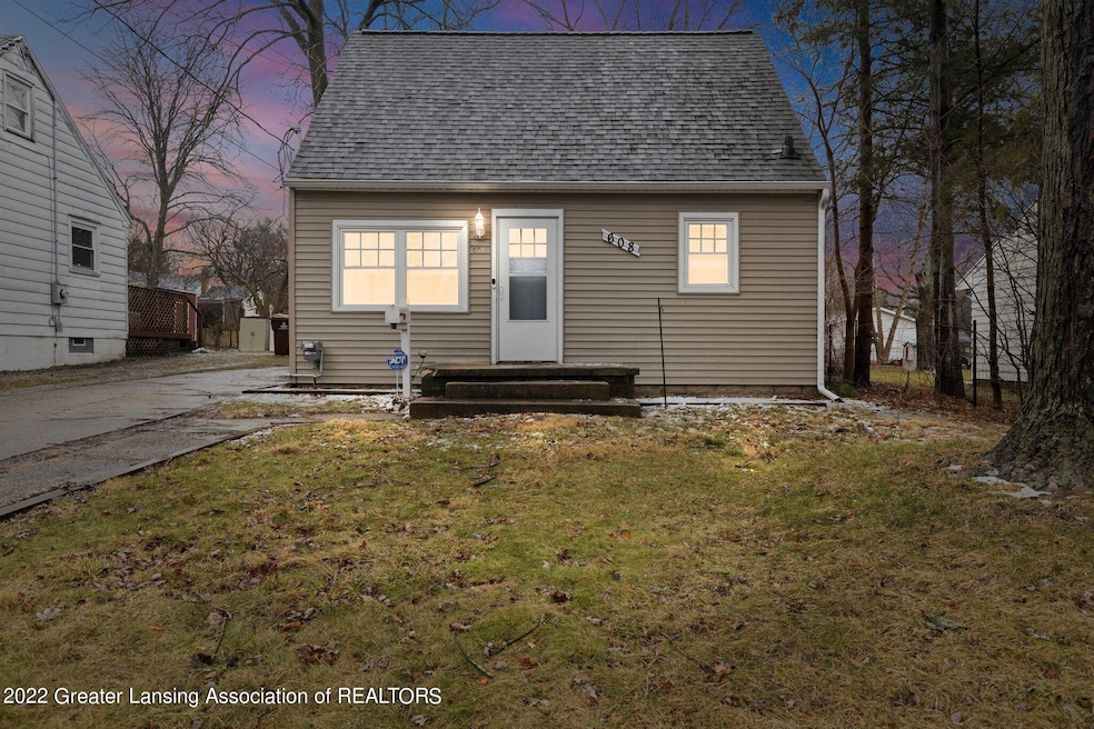 608 Vernon Ave, Lansing, MI 48910 - photo 1