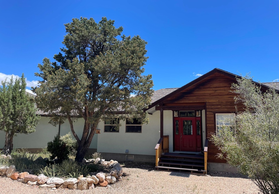 105 S Southerland Ct, Tropic, UT 84776 MLS 23241190