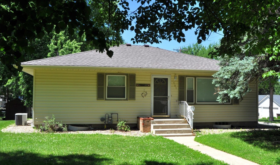 101 S 13th St, Montevideo, MN 56265 - photo 1