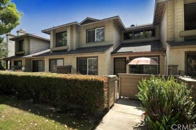 Townhome with front patio