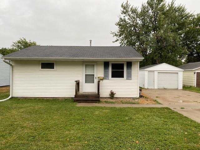 702 E 12th Street Place N, Newton, IA 50208 - photo 1