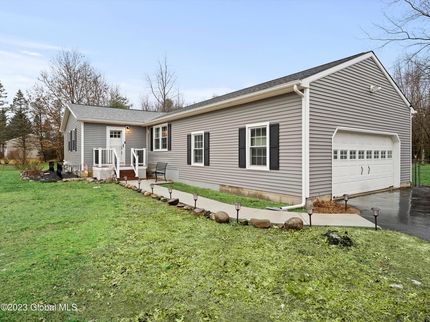 7 Beverly St, Saratoga Springs, NY 12866 - photo 1