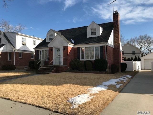 15 Maple Ct, New Hyde Park, NY 11040 - photo 1