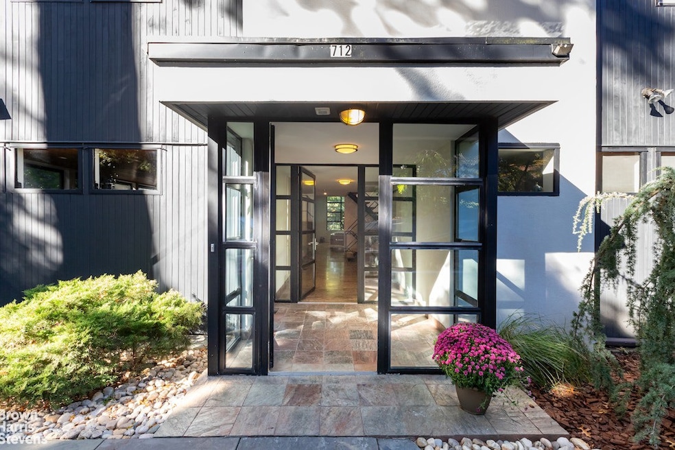 For Sale $2,500,000 • Co-Listing Agent