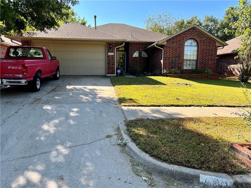 600 Goshawk Dr, Norman, OK 73072 - photo 1