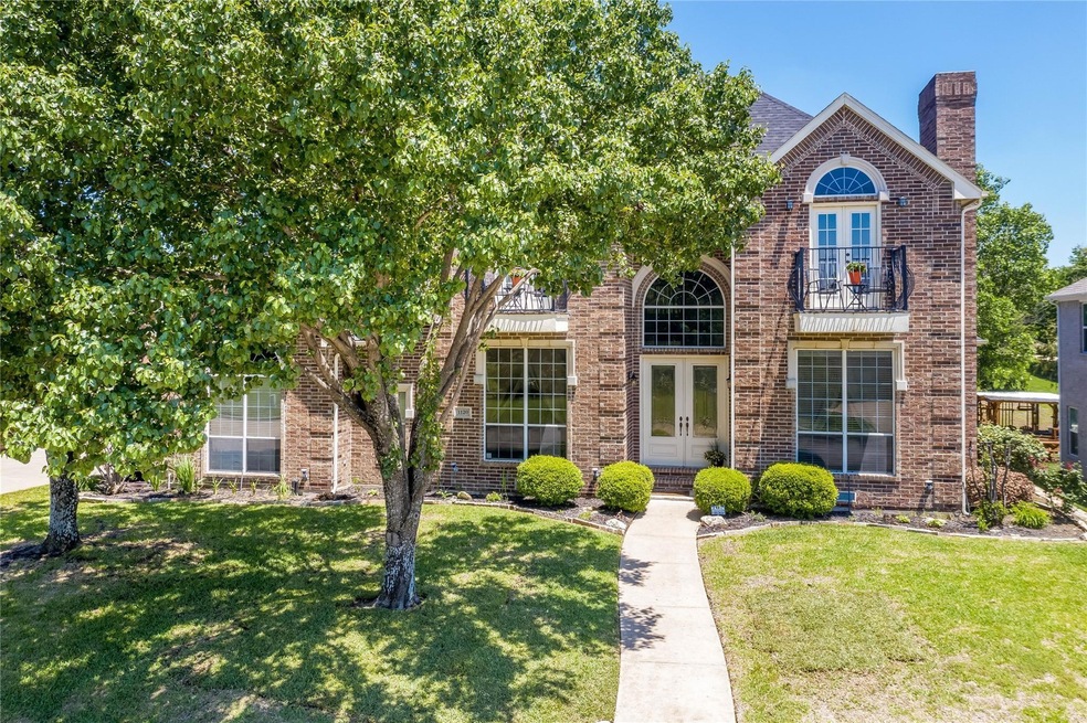 View of front of home featuring a front lawn and a
