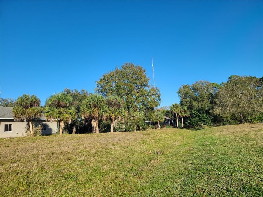 Oversized lot with greenbelt behind it for privacy