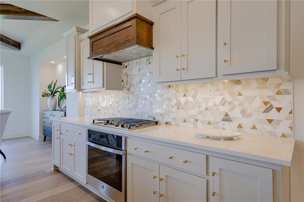 17901 Manor St, Overland Park, KS 66085 - photo 1