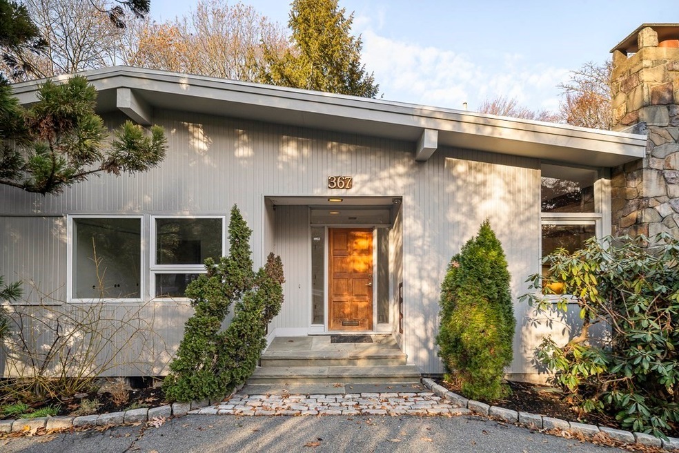 367 Newton St, Chestnut Hill, MA 02467 - photo 1