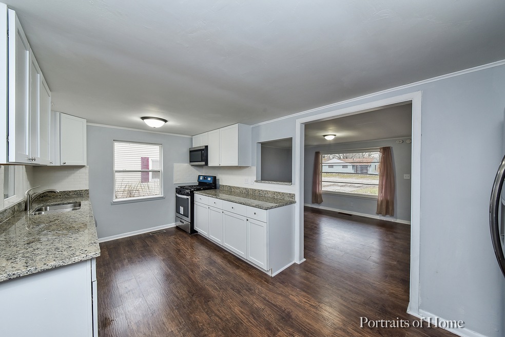 605 N Evanslawn Ave, Aurora, IL 60506 - photo 1