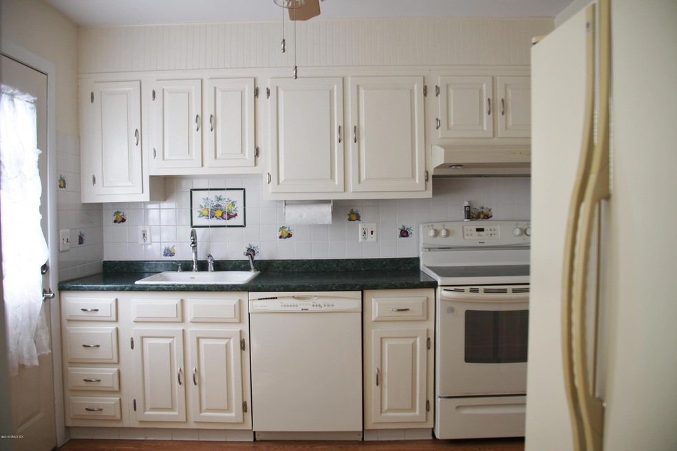 106 Weaver St unit A, Greenwich, CT 06831 - photo 1