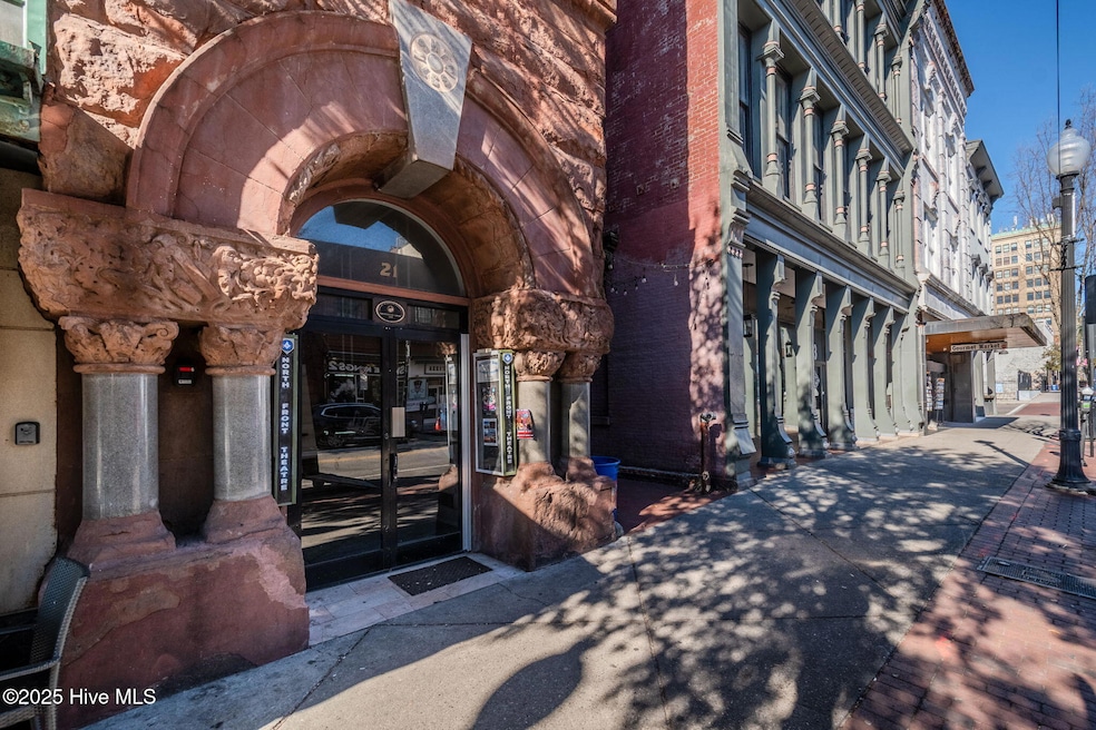 30-web-or-mls-21 N Front St-130