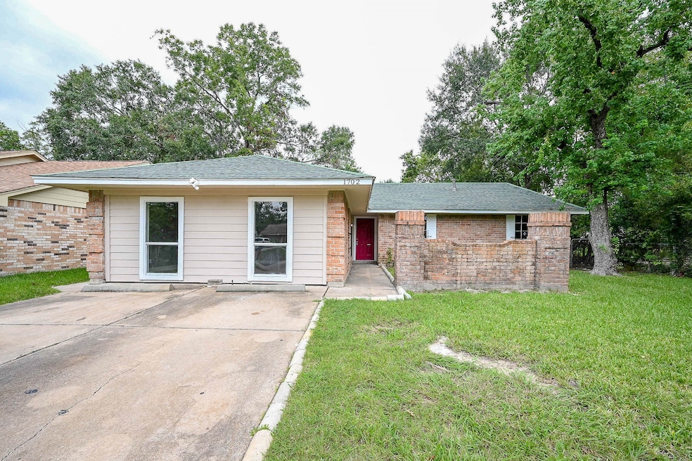 1702 Winter Bay Ln, Houston, TX 77088 - photo 1