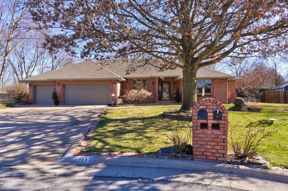 707 Bennett Ct, Nixa, MO 65714 - photo 1