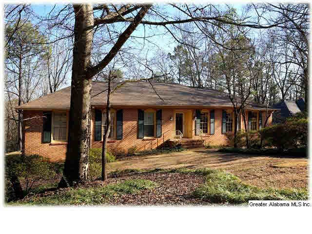 Welcome to 1355 Starcross Drive!  Located on a qui