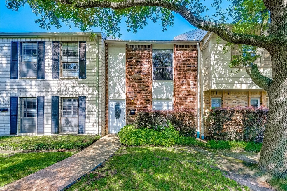 10334 Longmont Dr unit 47/4, Houston, TX 77042 - photo 1