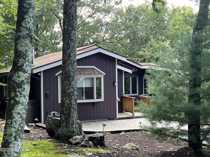 805 Oak Ct, Hawley, PA 18428 - photo 1