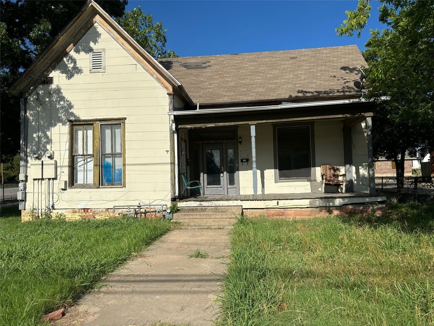 116 N Taylor St, Gainesville, TX 76240 - photo 1