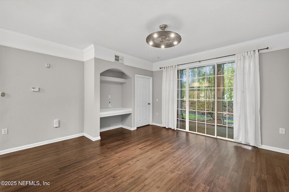 5-Living Room 3 of 4