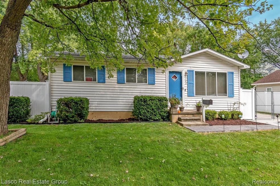 1102 Huron St, Flint, MI 48507 - photo 1