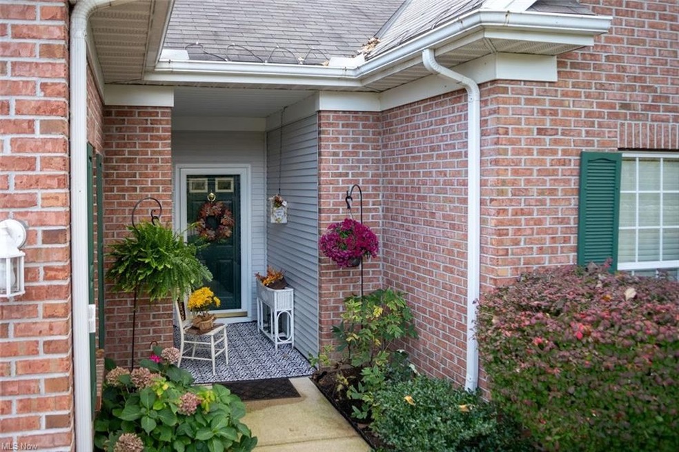 Beautifully maintained Brick ranch cluster home in