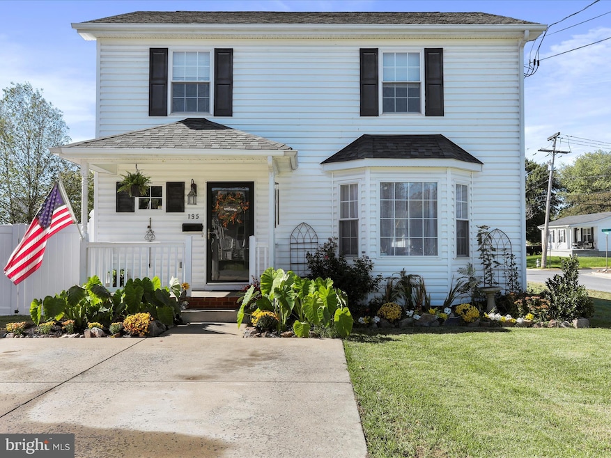195 N Funk St, Strasburg, VA 22657 - photo 1