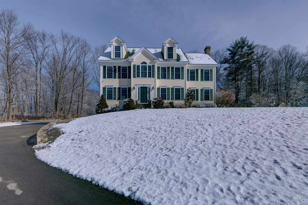 27 Barrett Farm Dr, Greenland, NH 03840 - photo 1