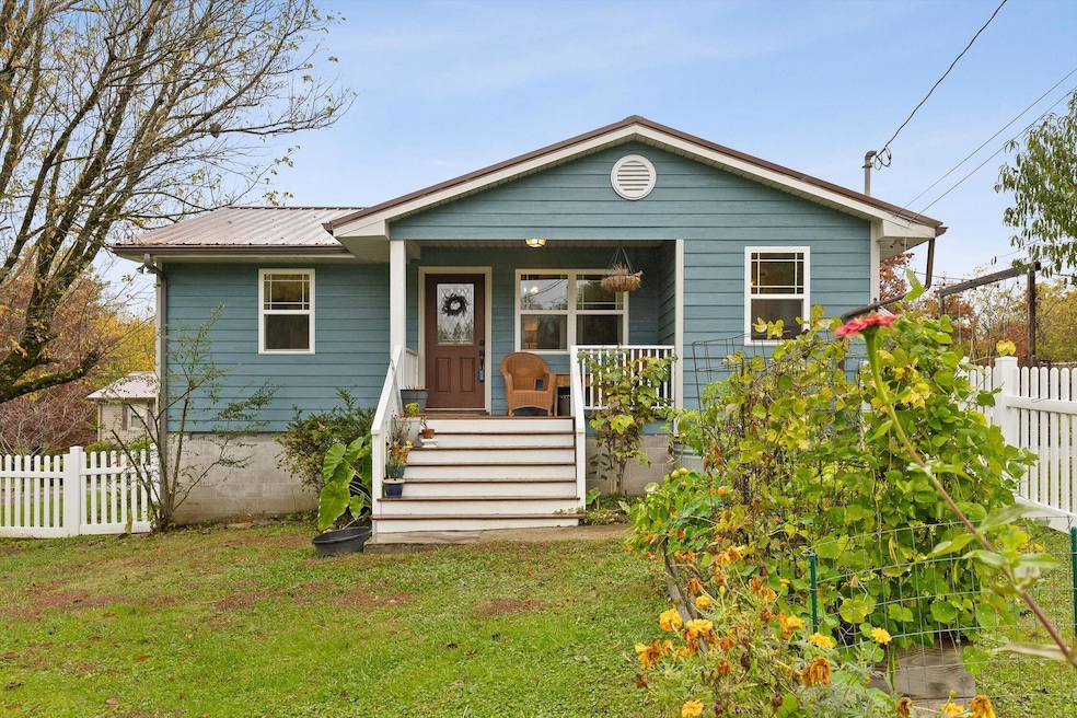 468 Grayson Way, Signal Mountain, TN 37377 - photo 1