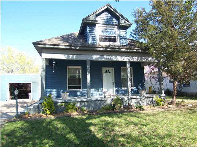 Wonderful Bungalow with room for RV parking.