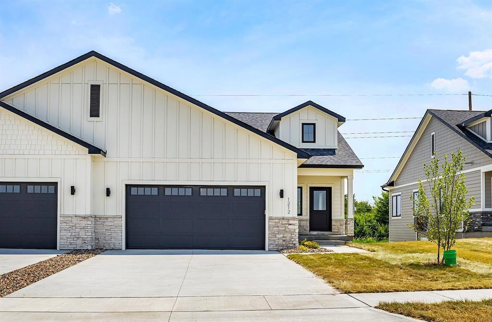 1202 Westview Dr, Huxley, IA 50124 - photo 1