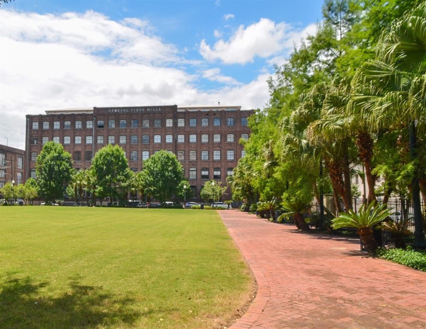 Fabulous renovated unit in prestigious Federal Fib