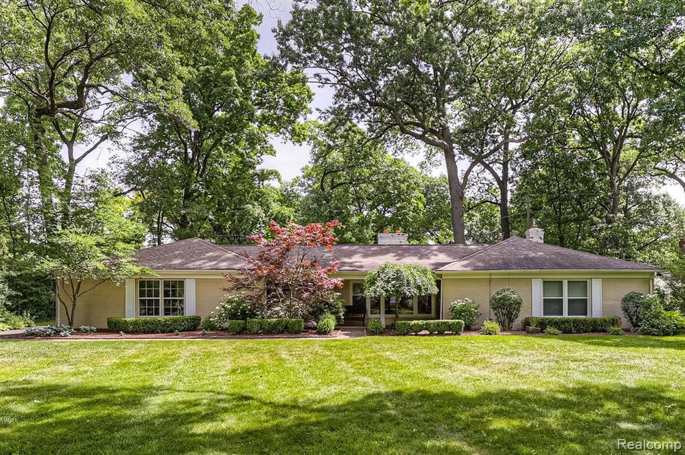 4131 Tanglewood Ct, Bloomfield Hills, MI 48301 - photo 1