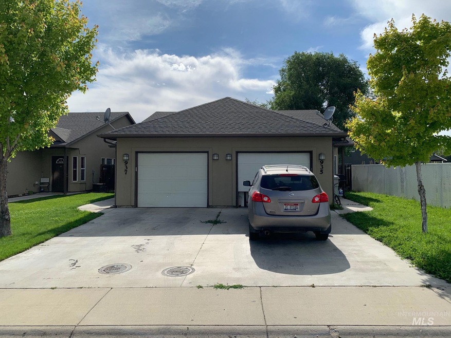 935 S Diamond St, Nampa, ID 83686 - photo 1