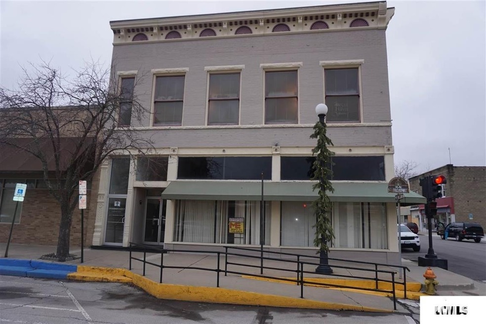 628 Broadway St, Lincoln, IL 62656 - photo 1