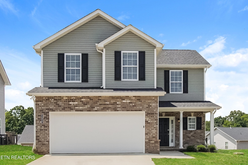 017-photo-front-view-13877491