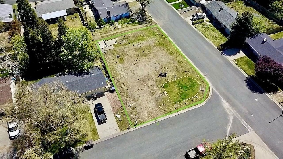 802 Scenic Ct, Yreka, CA 96097 - photo 1