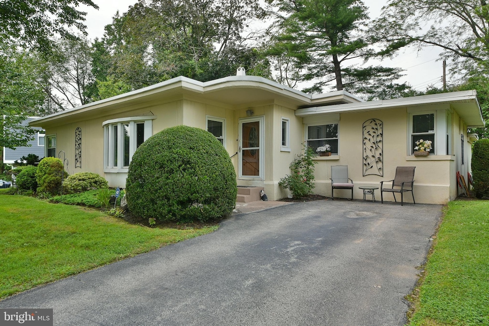 8109 Hull Dr, Glenside, PA 19038 - photo 1